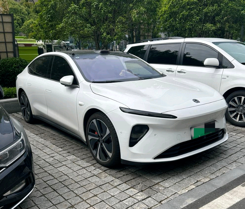 尊龙凯时ET7，逾越疾驰E300之选